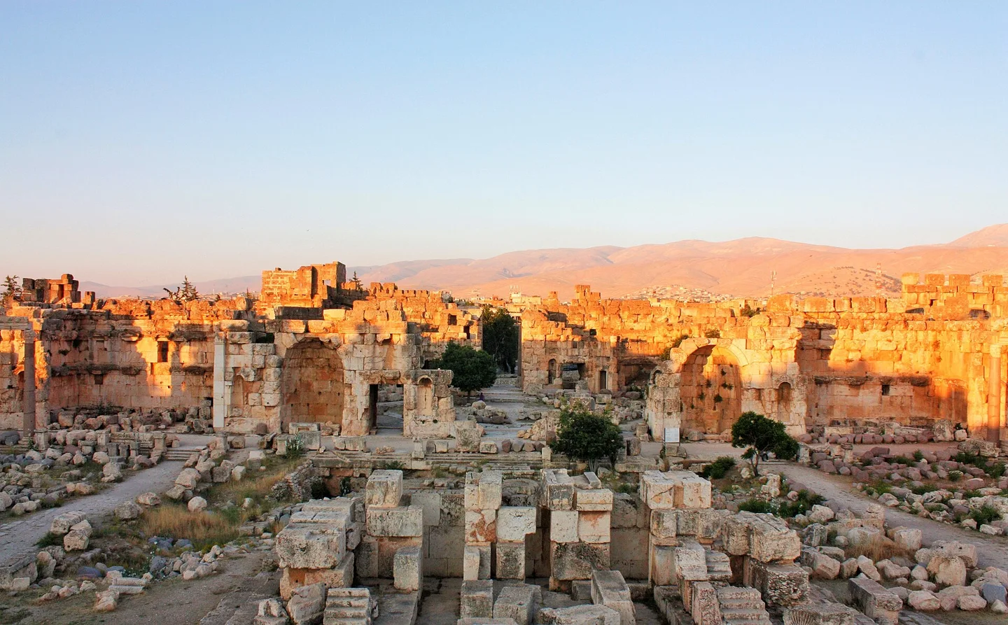 بيروت تفتح أبوابها للفن والموسيقى والثقافة
