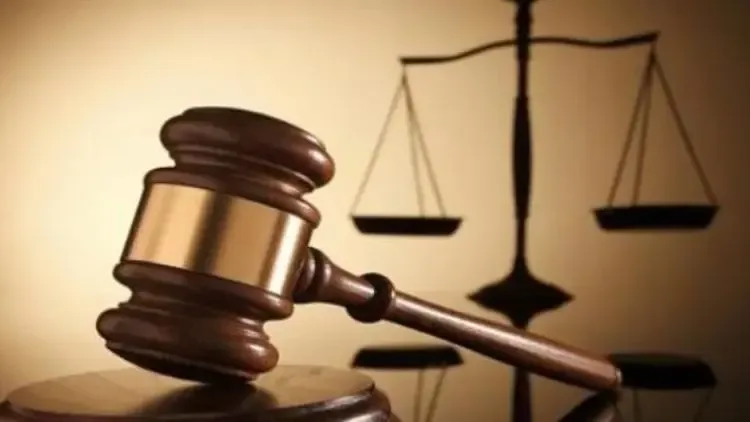 القاضي غانم يدّعي على 13 شخصاً في قضية شاحنة المتفجرات المضبوطة على حاجز ضهر البيدر بينهم موقوفان
